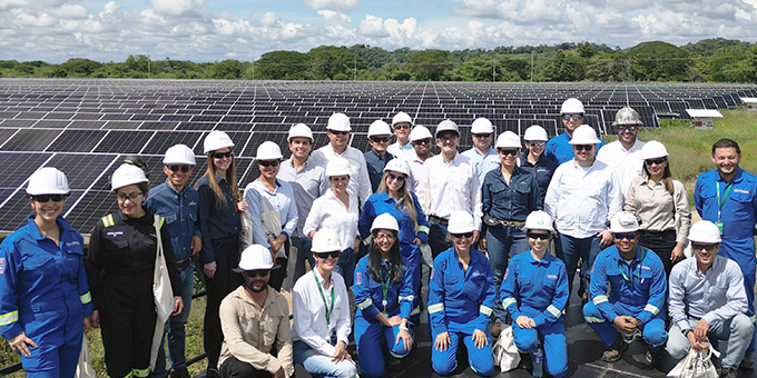 Clientes visitan la estación Vasconia y SolarVas