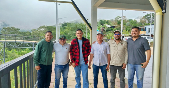El Porvernir diversifica su economía por medio del turismo comunitario