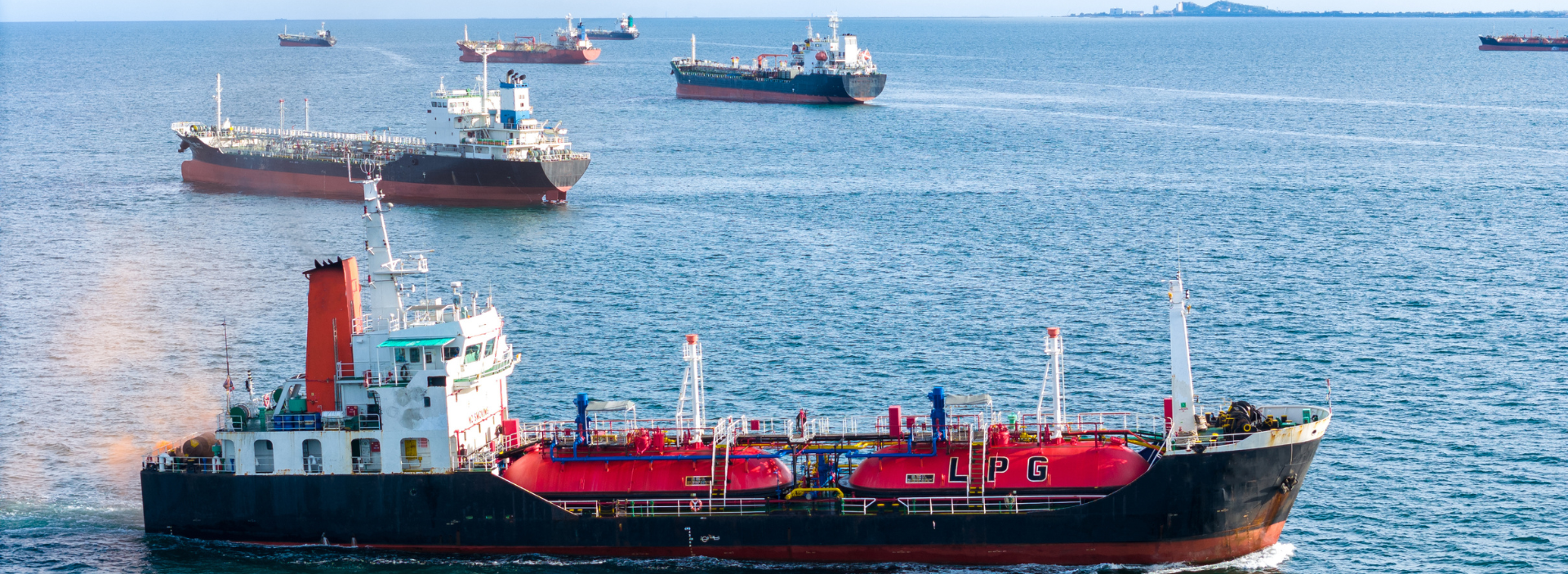Se acentúa la dependencia de petróleo y oro en las exportaciones; agro y manufacturas caen