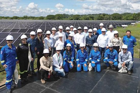 Clientes visitan la estación Vasconia y SolarVas