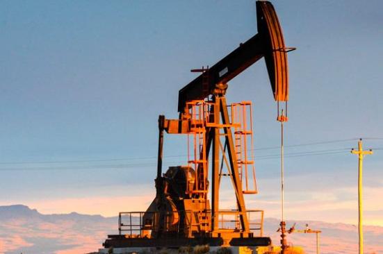 Reservas de Estados Unidos y Opep+ lastran el precio del crudo