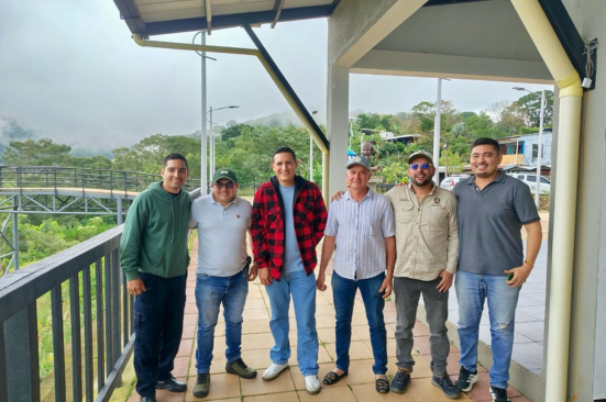El Porvernir diversifica su economía por medio del turismo comunitario