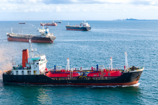 Se acentúa la dependencia de petróleo y oro en las exportaciones; agro y manufacturas caen